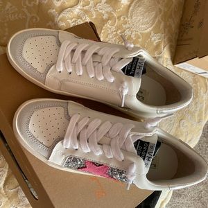 Vintage Havana Quinn Sneakers - New in box with all packaging